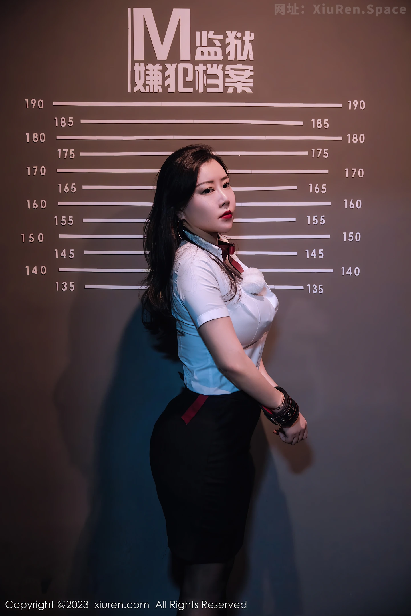 图片[3]-[XiuRen秀人网]VOL.7267 模特王婉悠Queen性感白T配黑短裙露红色情趣服饰惹火诱惑写真72P-秀人网官方网站